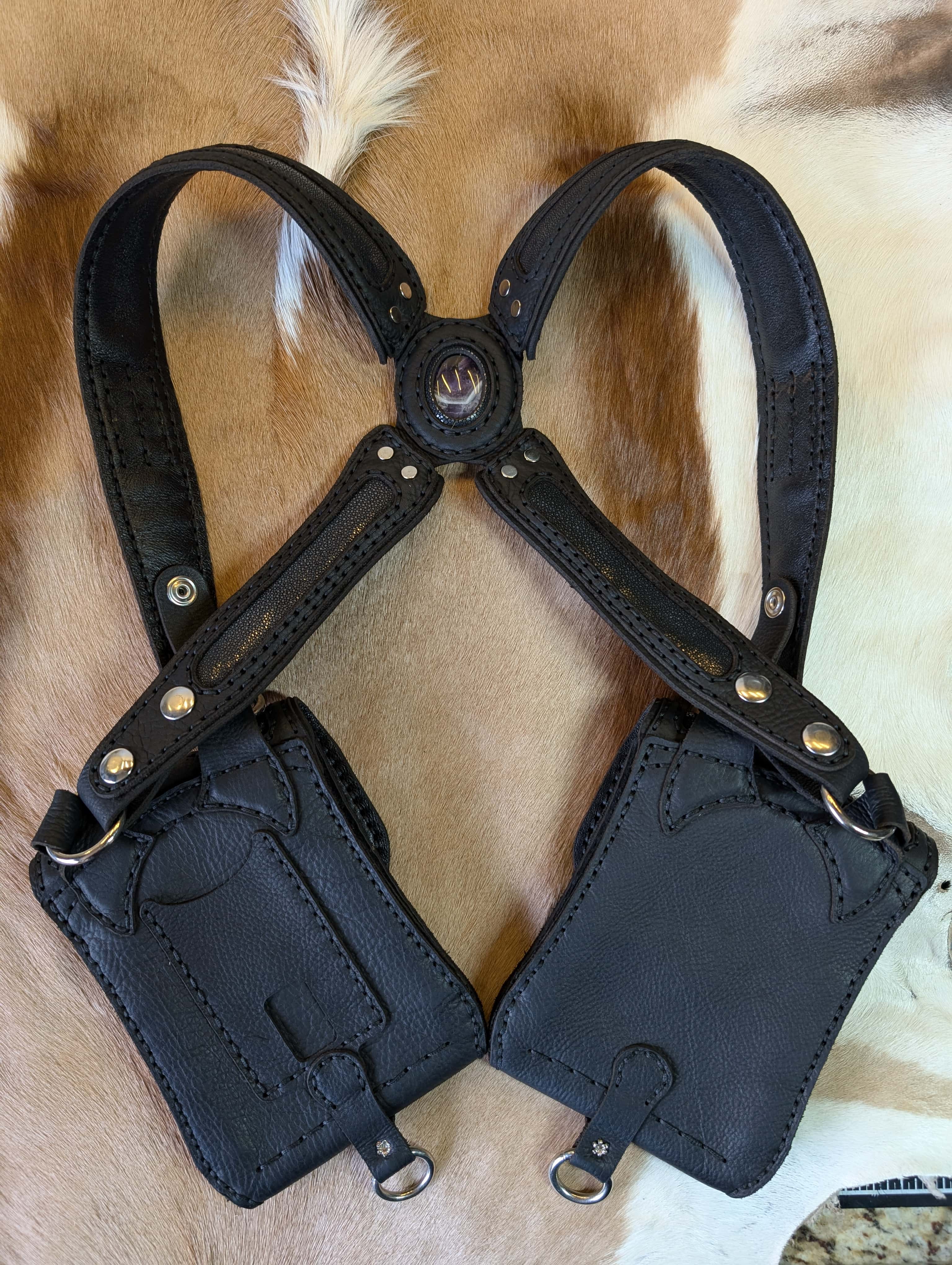 Handcrafted leather piece 8