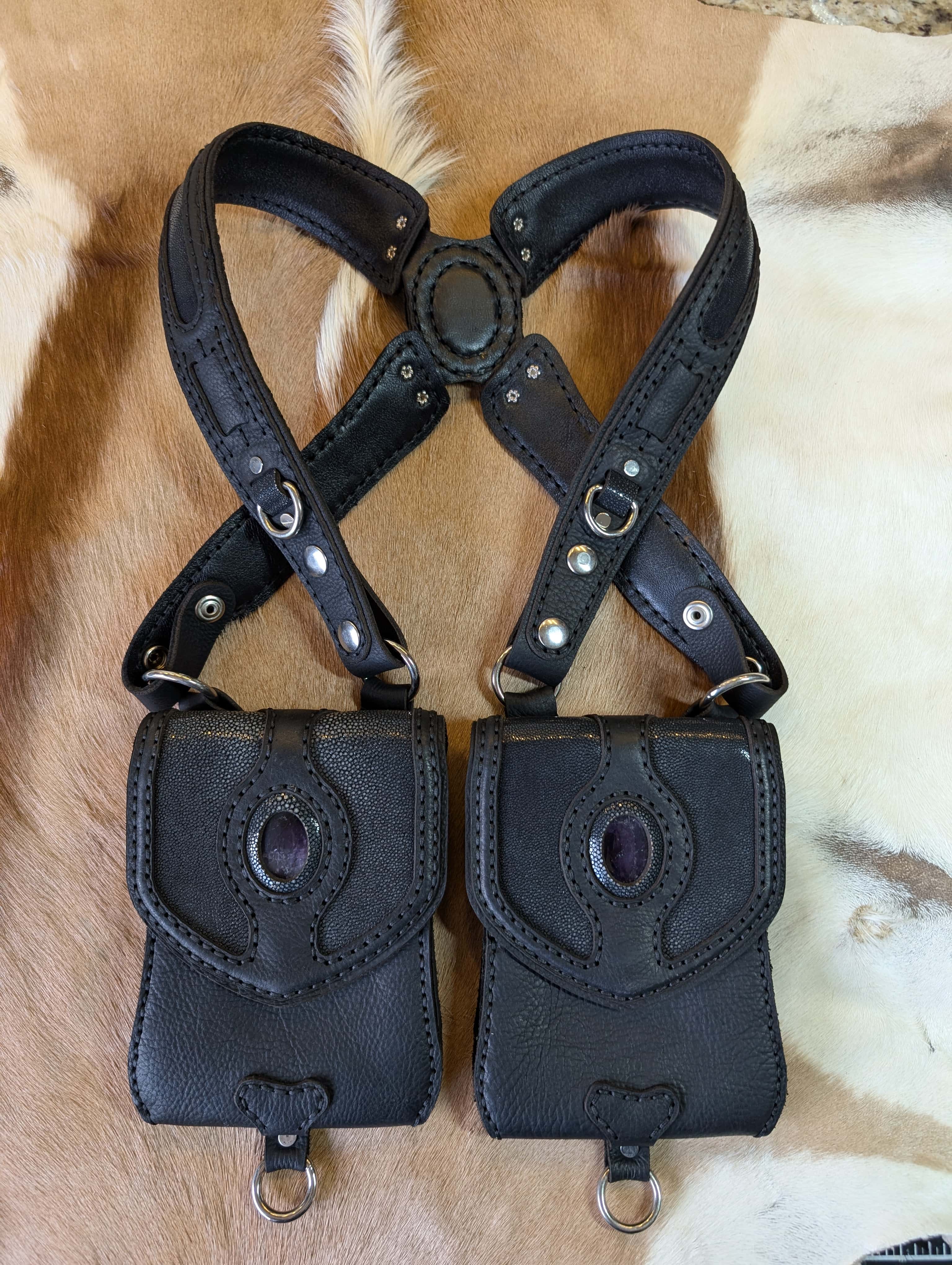 Handcrafted leather piece 7